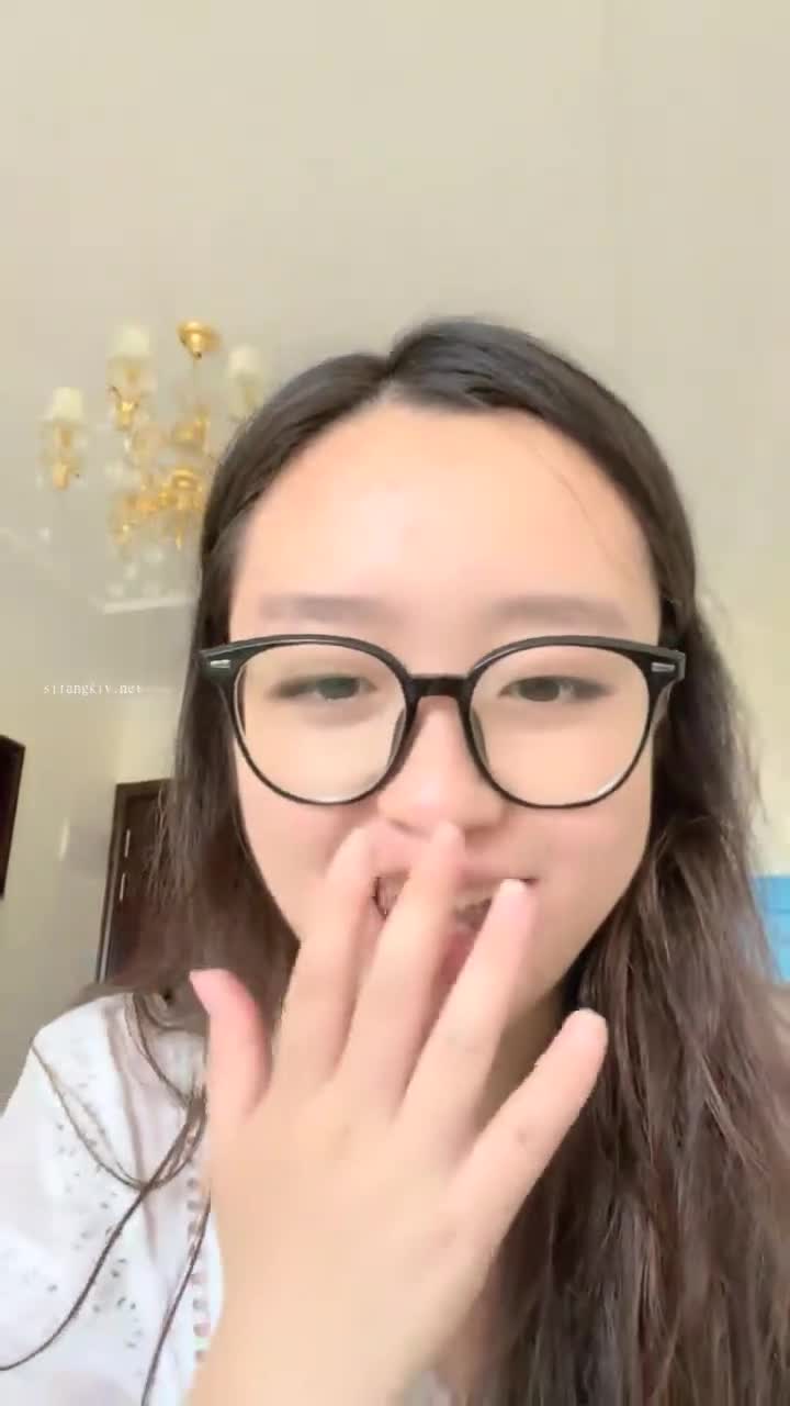肉感十足妍心眼鏡妹子反差婊20230506(1)