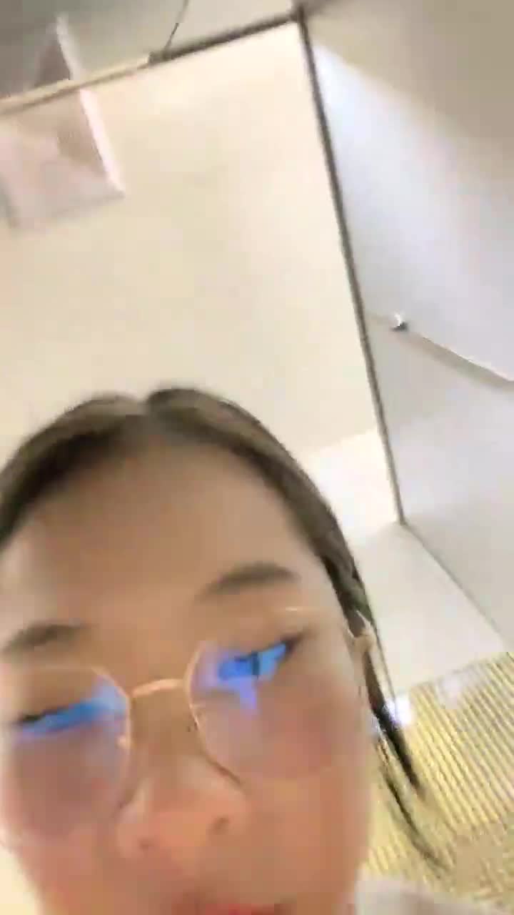 大一學妹反差妹下海直播20230703(2)