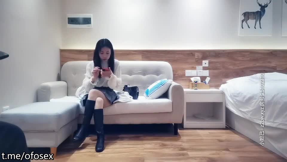 【#黄先生探花】苗条外围小姐姐，美乳翘臀大长腿，老黄暴力抠穴，强悍输出，娇喘不断战况激烈