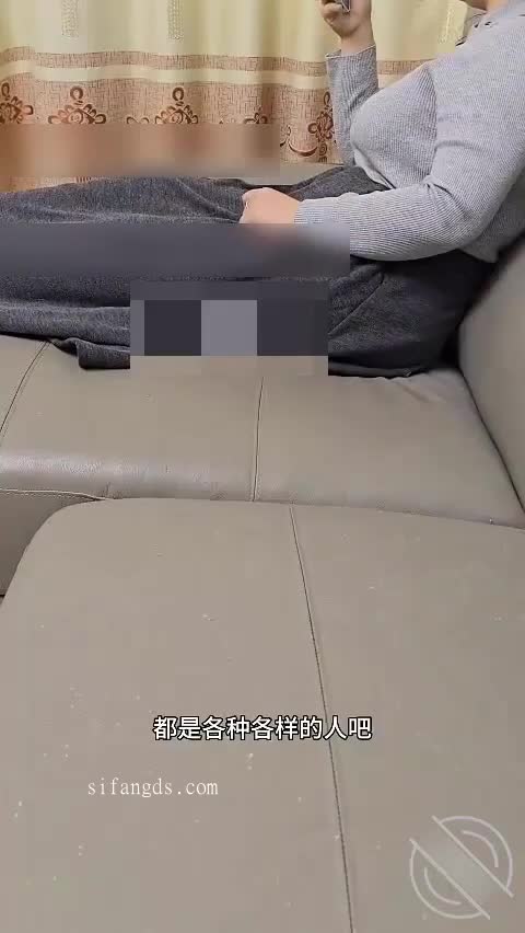 海角兄妹乱伦 无意发现堂妹手机里的做爱照片 喝醉的堂妹被我轻轻的插入了 半推半就拿下了大奶子堂妹