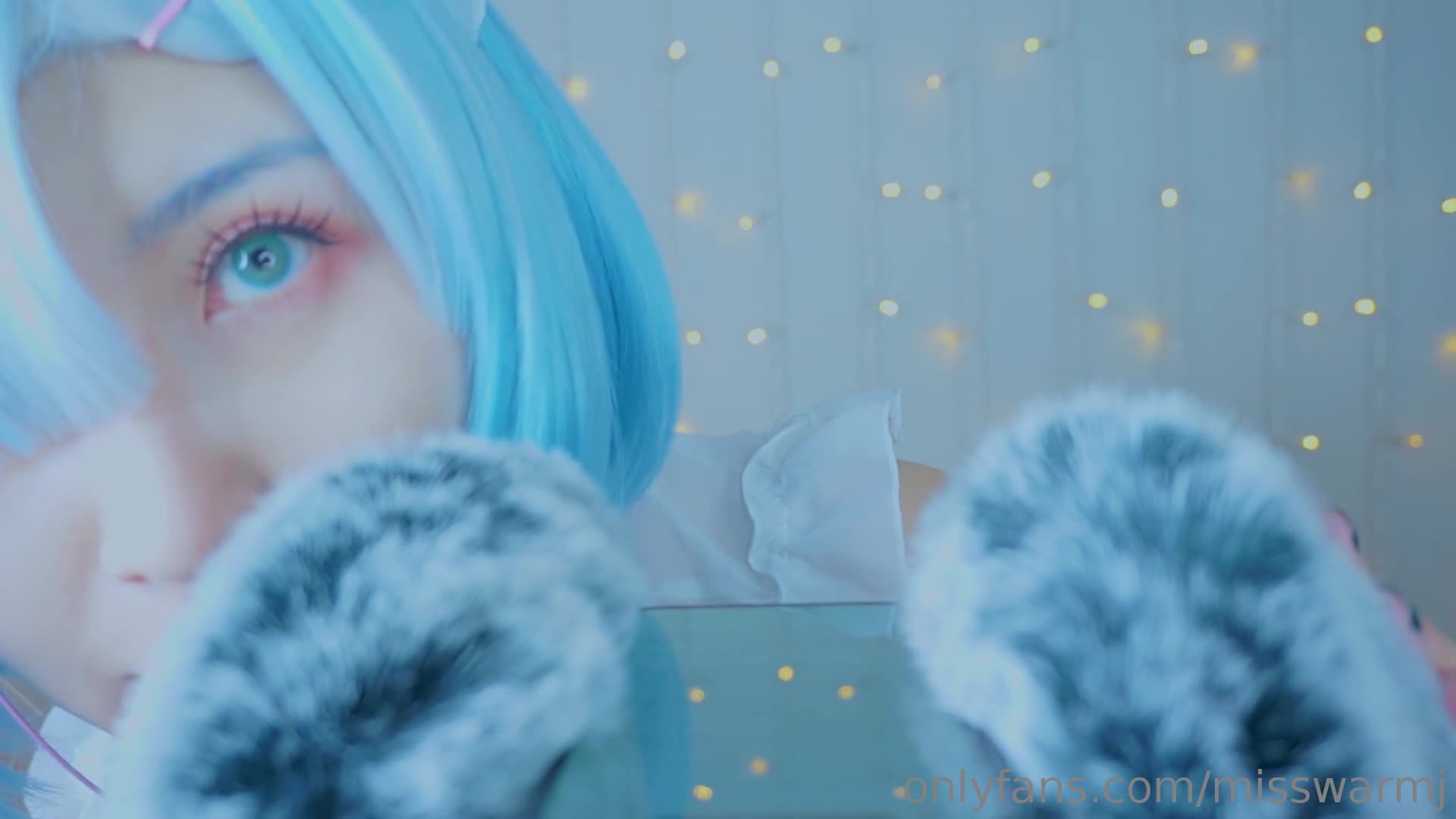 #MissWarmJ #xiaonuanjess #小暖Jess清纯少女化身福利姬，反差的她巨乳挺拔