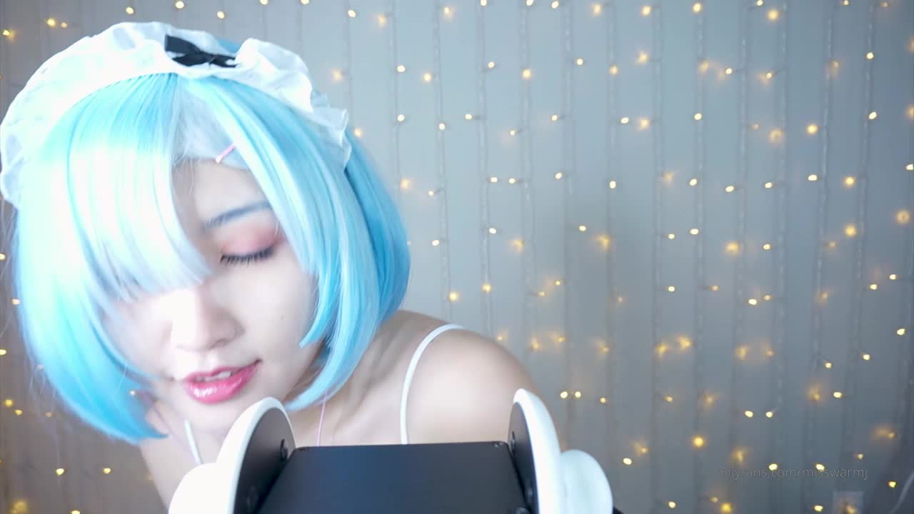 #MissWarmJ #xiaonuanjess #小暖Jess清纯少女化身福利姬，反差的她巨乳挺拔