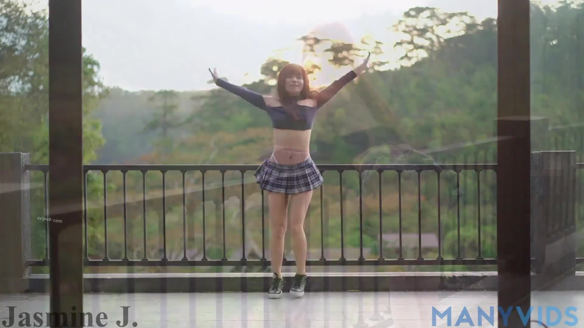推特网红反差女神【JasmineJ】付费私拍真空JK制服阳台裸舞露出 沉浸自慰快感 阳具速插鲜嫩白虎 美妙痉挛潮吹