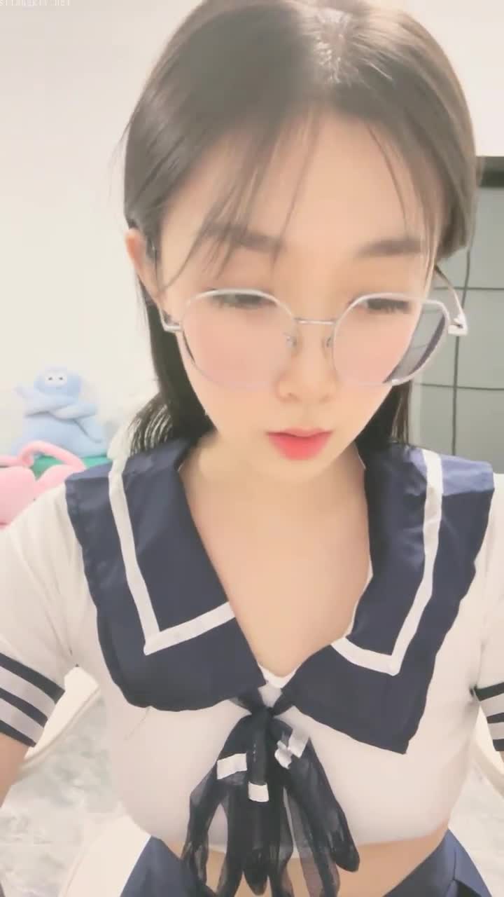 #小沫呀  #小糖丸  极品眼镜嫩妹