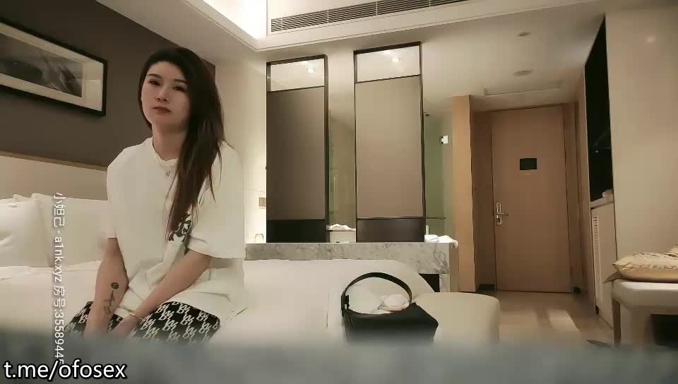 【#探花郎李寻欢】颜值不错白衣妹子啪啪，洗完澡口交舔弄骑坐自己动翘屁股后入