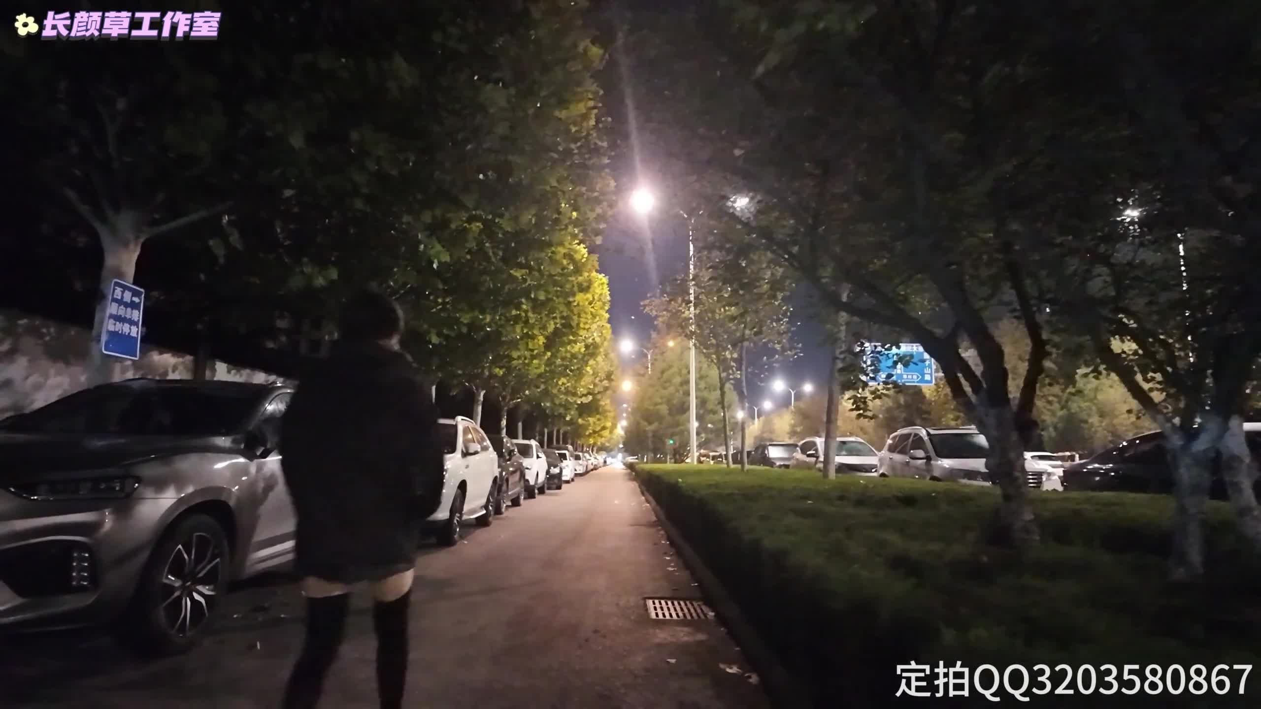 #长颜草 少萝霜喵 捆绑路边震动假Y具调教 第二弹 悦耳萝莉音耳边姣川 对话声音都颤抖了 路边坐着的那个小妹妹裙底怎么有亮光？ 专业麦克风嘴边采音戴耳机犹如妹子在身边#捆绑 #调教 #束缚 #绳艺 #SM