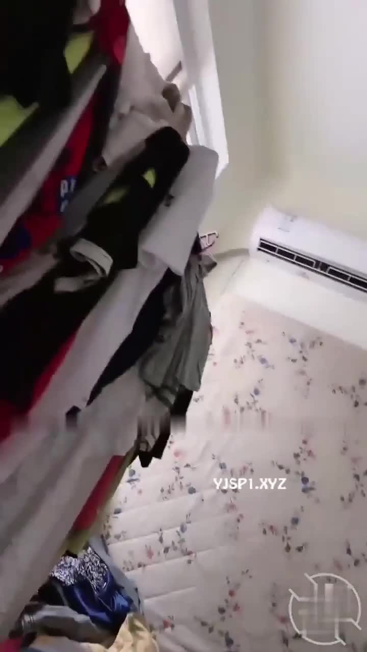 目前偷拍妈妈最成功最冒险的视频已出，希望海友能支持 #海角 #乱伦