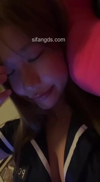 某某门事件】第543弹 抖音20万粉丝网红 宥子柚 极品清纯女神私下自慰 与男友大量不雅视频泄密流出