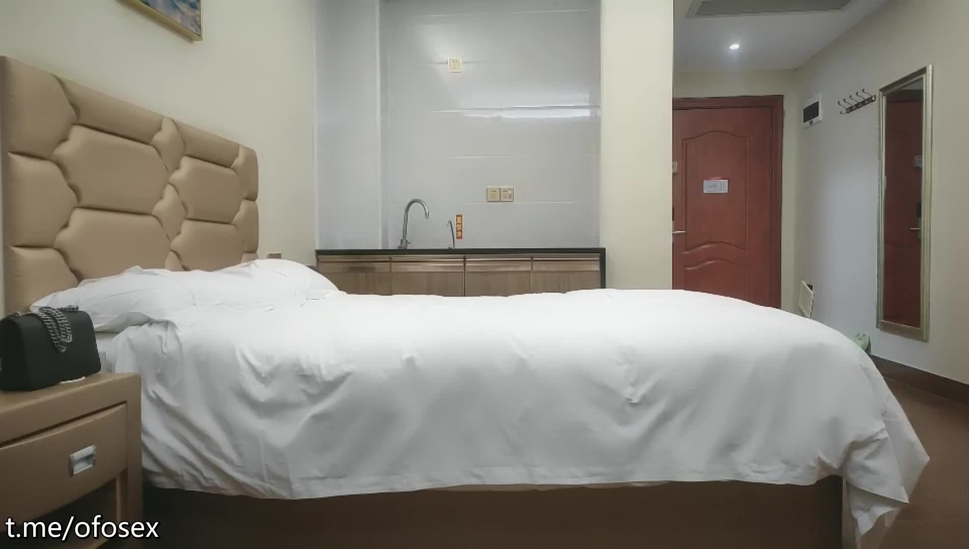 【小马寻花】今晚车模兼职，3K一次，开放式厨房的疯狂大胆后入，婀娜多姿的胴体，
