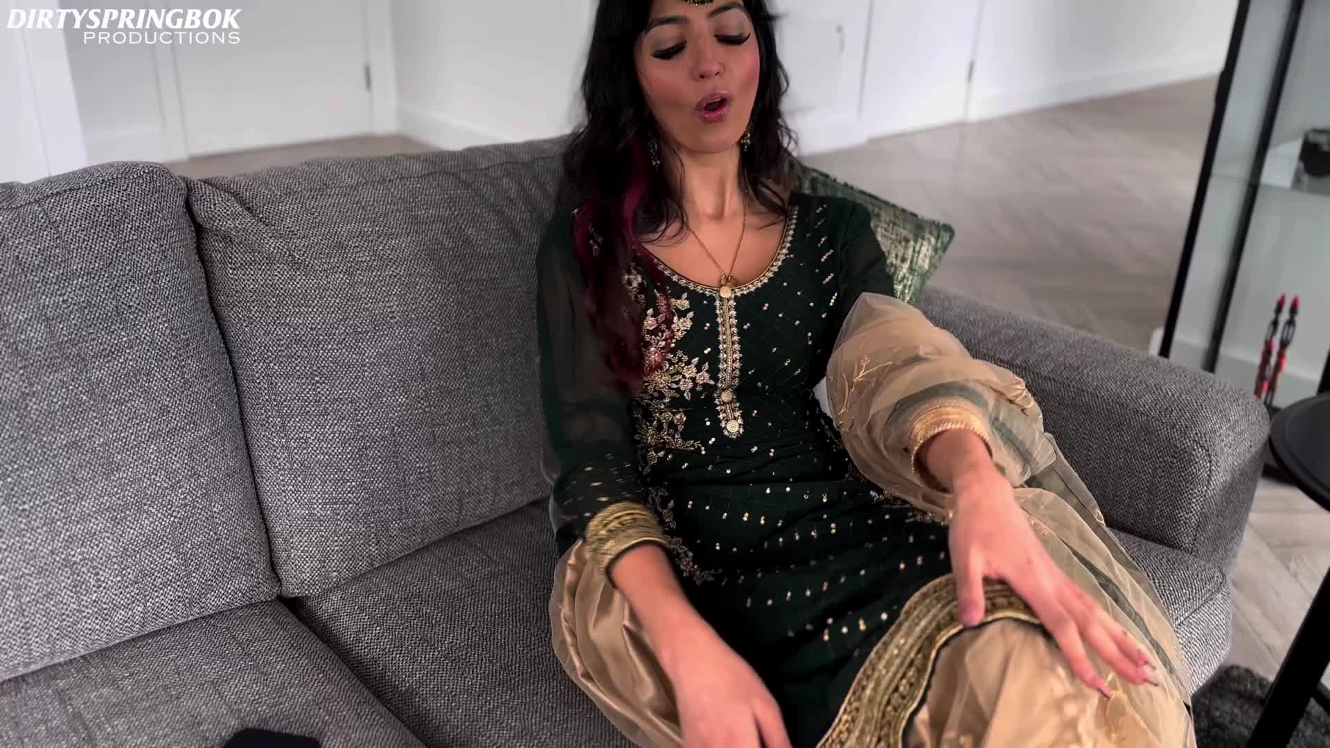印度裔美熟女 勾魂夺魄的眼神，刺激的口交，技术娴熟一流，激情口爆