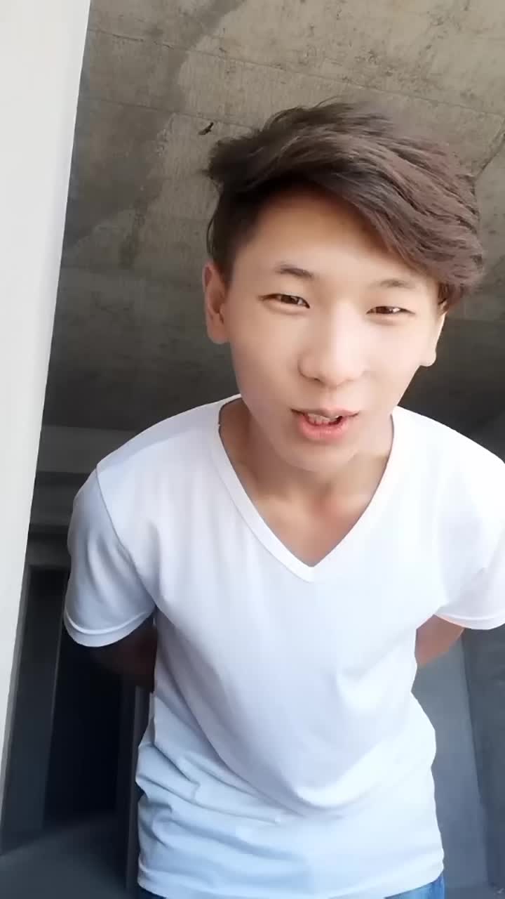 露了又好像没漏 #鲜肉帅哥 #直播 #solo #野战速游VPN跑满千兆只做最快