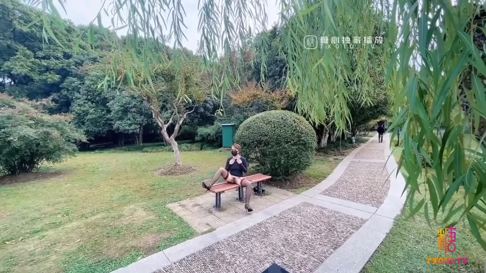 绝顶女神 女王范大长腿黑丝骚货御姐美杜莎 户外公园露出自慰干炮 吊带黑丝开房被肏到失禁 极度上头更多精彩点击直达