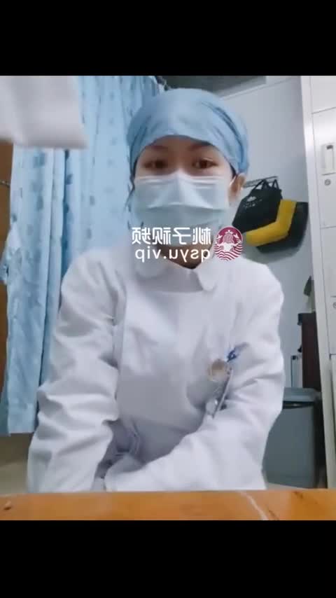 真实护士[艾琪]最强反差婊，清纯外表淫荡内心~口鸡啪啪调教露出~憋着尿边操边喷快乐加倍 #反差