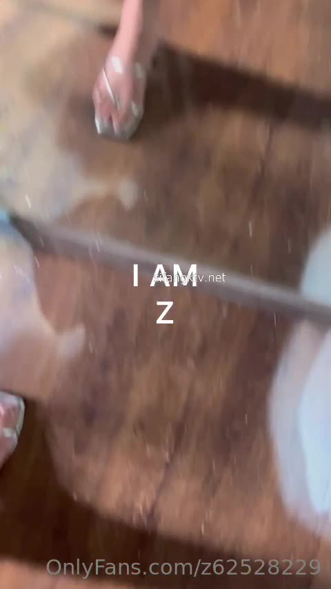 #OnlyFans #我是Z 【我是Z】黑白通吃极品媚黑气质御姐  私拍全套，车震野战露出被黑人健壮小哥速游VPN跑满千兆只做最快