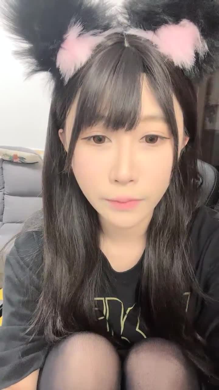 #京鱼儿 童颜女神~道具肛塞~户外露奶