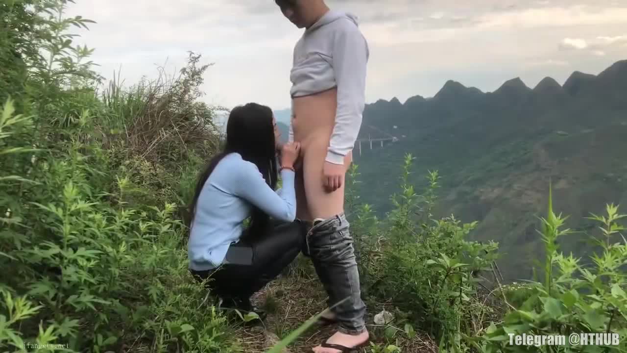 #户外 乡村约炮留守少妇花姐 到山上偷情野战无套内射逼里