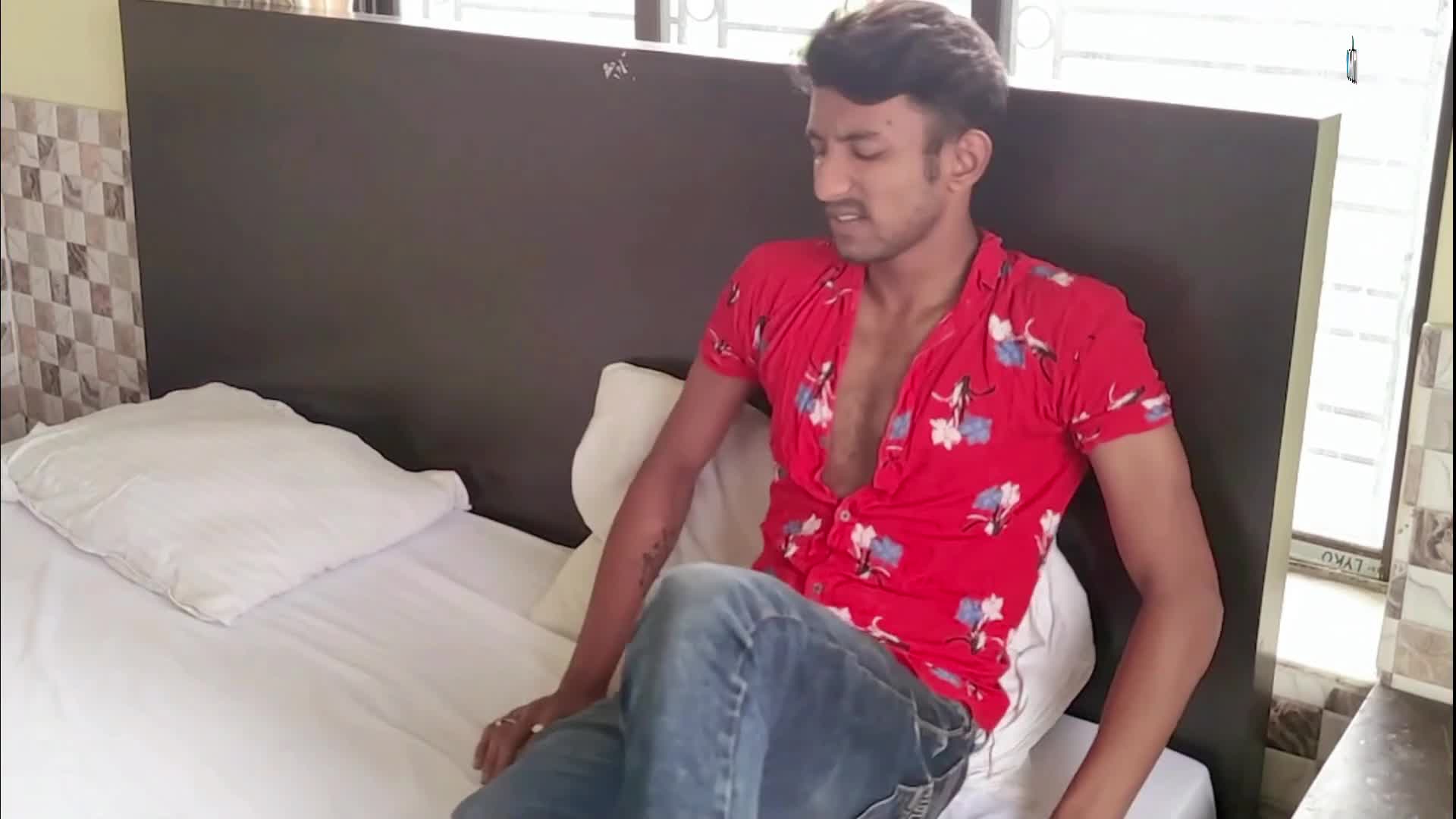 印度小美女 印度小伙叫了一个漂亮的按摩女孩做爱