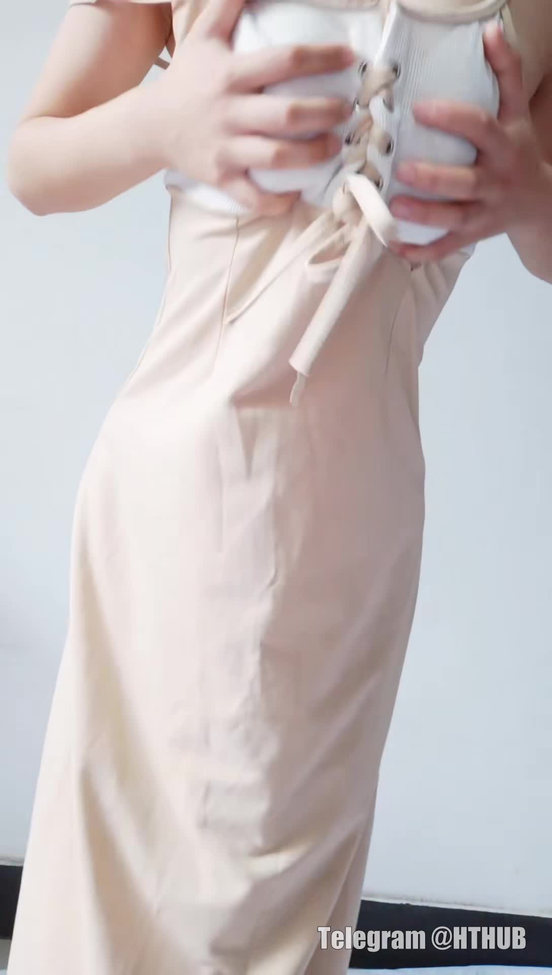 #福利姬 性感连夜裙美胸嫩逼