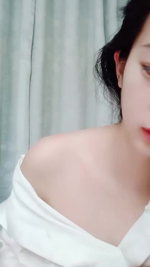 極品美豔模特全程高能露臉發騷，每一個動作都妩媚撩人，揉奶玩逼情趣肛塞，水嫩逼逼跳蛋自慰舔淫水呻吟可射