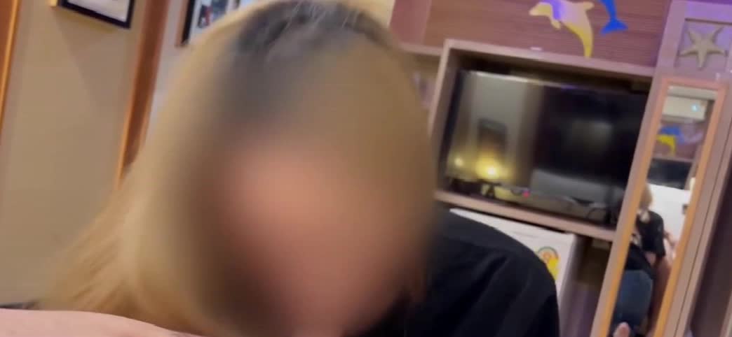 酒吧认识的骚货少妇 说对着镜子看自己被操的样子更加容易高潮