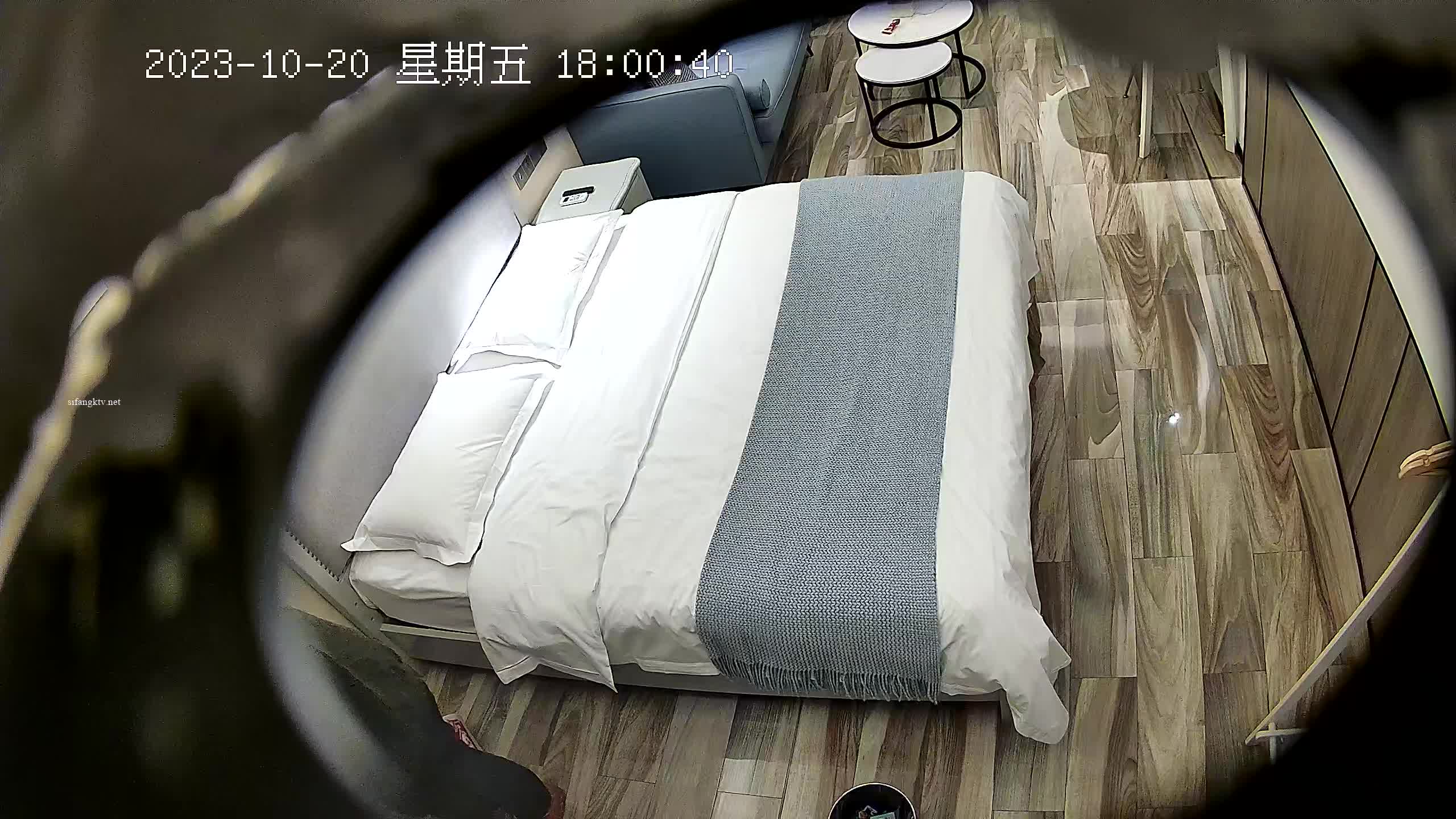 2023-10-20 酒店偷拍 清纯的学妹 来了姨妈也逃不过被玩弄的命运