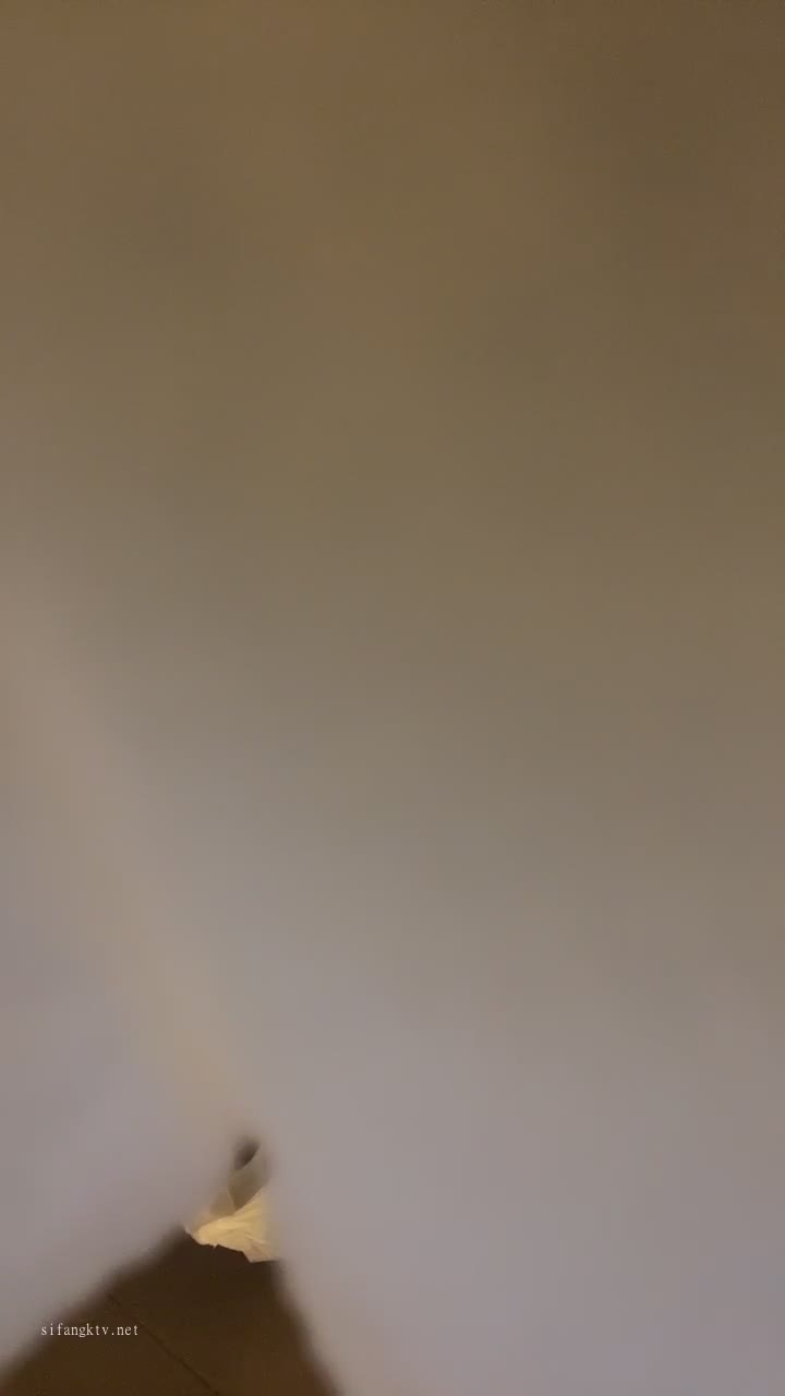 #十四诗 学妹宿舍直播~道具狂插流白浆~