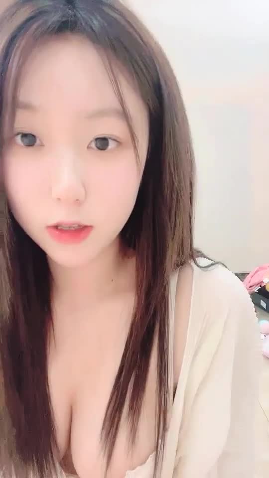 #小妲己  #美女落九川可爱挂美少女，露奶拨弄，掰穴特写，指抠自慰喷浆，声音好听