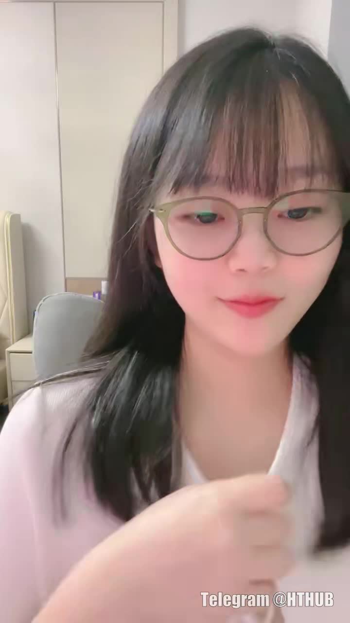 #主播 甜美眼镜美少女桃子 极品大肥臀超诱人
