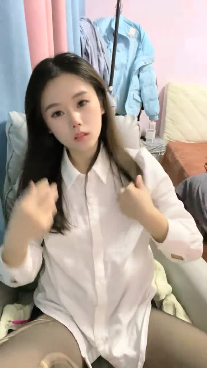 #直播 清纯校花~【想你学妹】跳蛋自慰~狂喷水