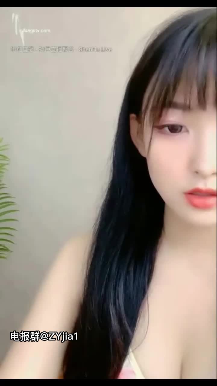 #半糖 #自慰 清纯校花下海【半糖】，白丝袜大屁股 自慰白浆溢出 下面嫩逼太粉太可口。2V已更至VIP群，进群看置顶