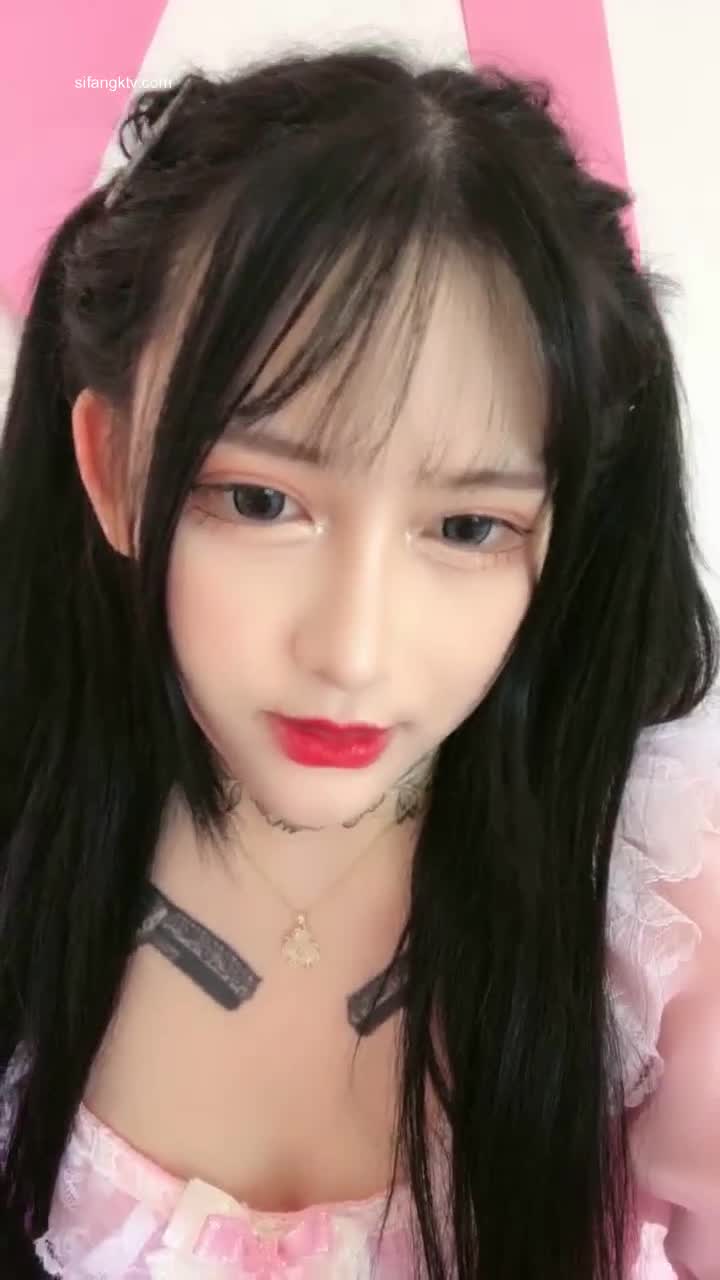 乃爱Lingxiaoran】大奶无毛逼女神下海：浓缩的都是精华，洋娃娃一样的颜值，美乳翘臀无毛逼，特写掰穴，跳蛋自慰ㅤ