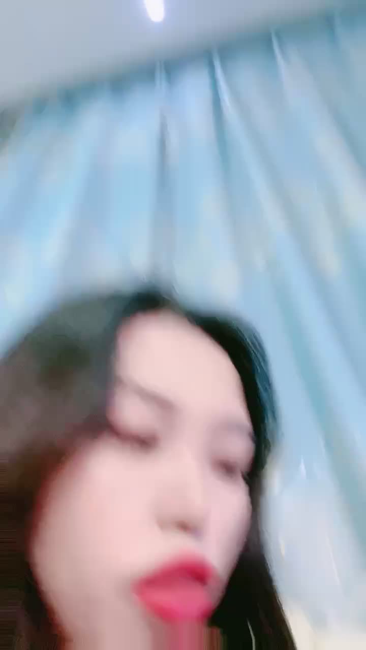 性感大波妹，露脸颜值高，粉红嫩逼自己抠，浪荡呻吟表情好骚自己揉捏骚奶子