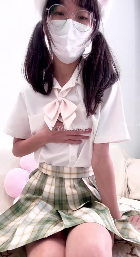 #萌梨梨 #抖音 #福利姬极品足控 反差眼镜妹 JK自慰