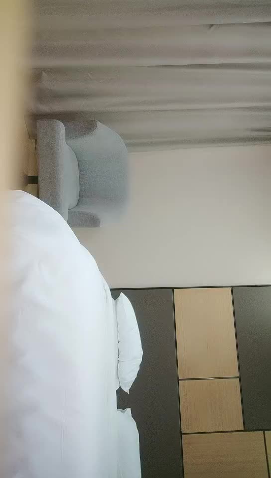 #探花精选 战神小利人肉打桩机战小骚货，黑丝短裙揉穴调情，特写口交活很不错，大屁股骑乘大力抽插