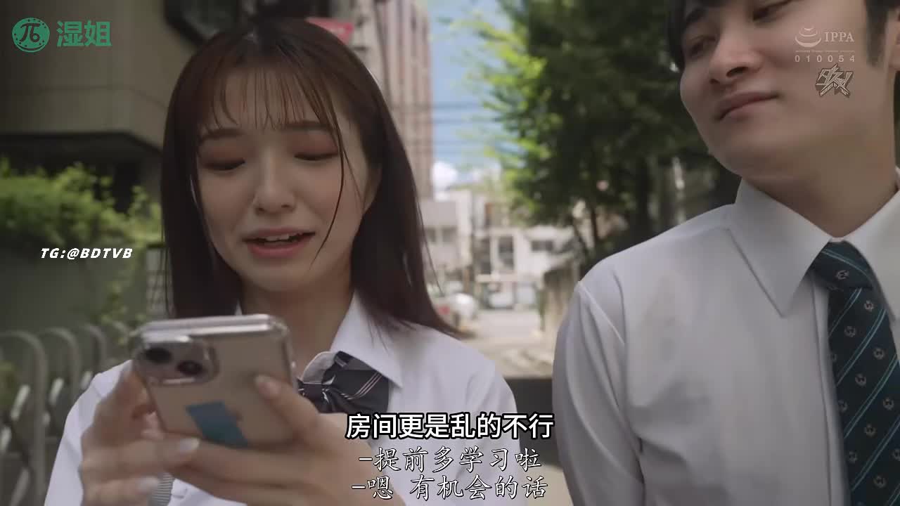 250808A 哥哥捡到遥控器，没事就日妹骚逼！PS：只要把妹干的爽，那是肯定谁都不会讲！番号：DASS-322女优：#仓本堇标签：#乱伦 #兄妹 #丰满 #69 #中出