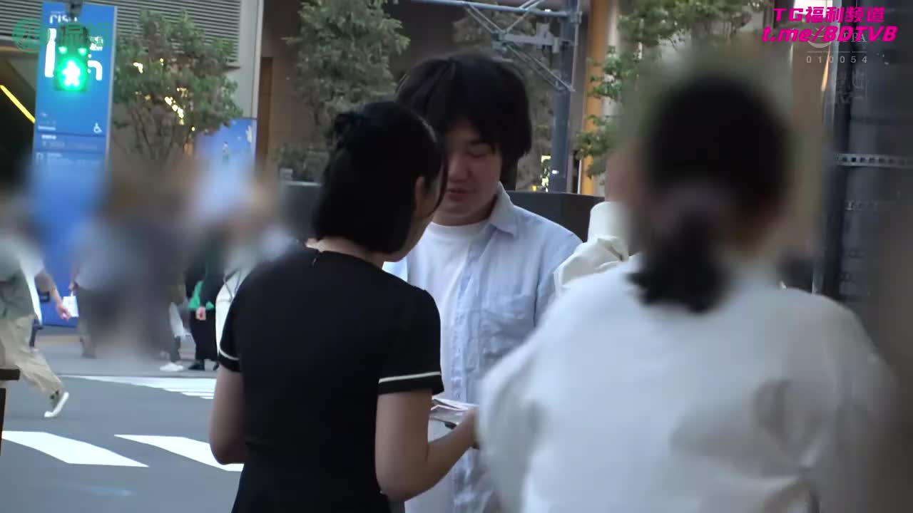 250617G  男友被撸他不说，我又何必想太多，爽就完了！PS：情侣去按摩店，心照不宣默默干！番号：MEYD-990女优：#都月琉衣纱标签：#出轨 #偷窥 #女同 #情侣
