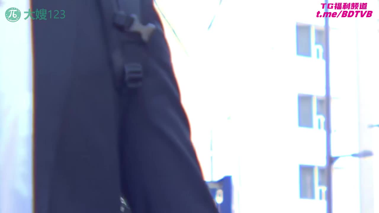 250720I 电车之上遇到性骚扰，老公面前都敢偷偷搞！PS：如果遇到性骚扰，偷偷享受就是了！番号：SW-554女优： #鸟越乃亚 #三田杏 #佐佐木明希标签： #痴汉 #电车 #美臀 #性骚扰