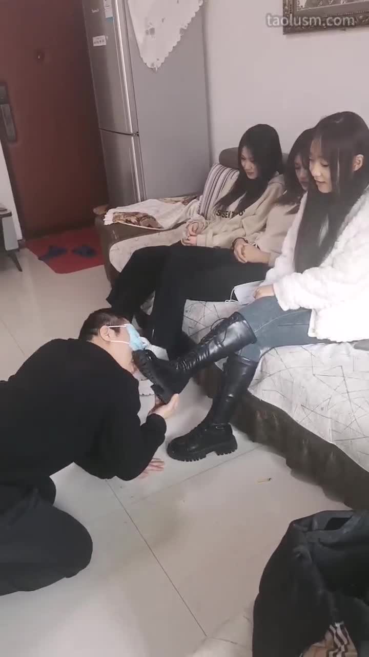 #精神小妹 #女主天地 #直播回放三女神发泄耳光暴打