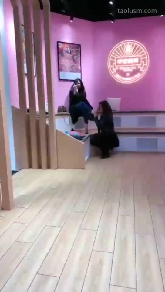 #歌迪丝 #女主天地 #直播回放逛街调母狗,服务员看到后很兴奋