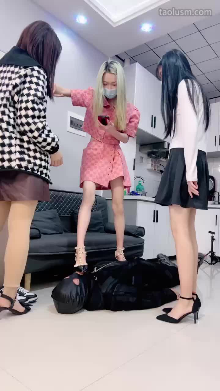 #精神小妹 #女主天地 #直播回放素人学生S全体重踩踏【双视角版】