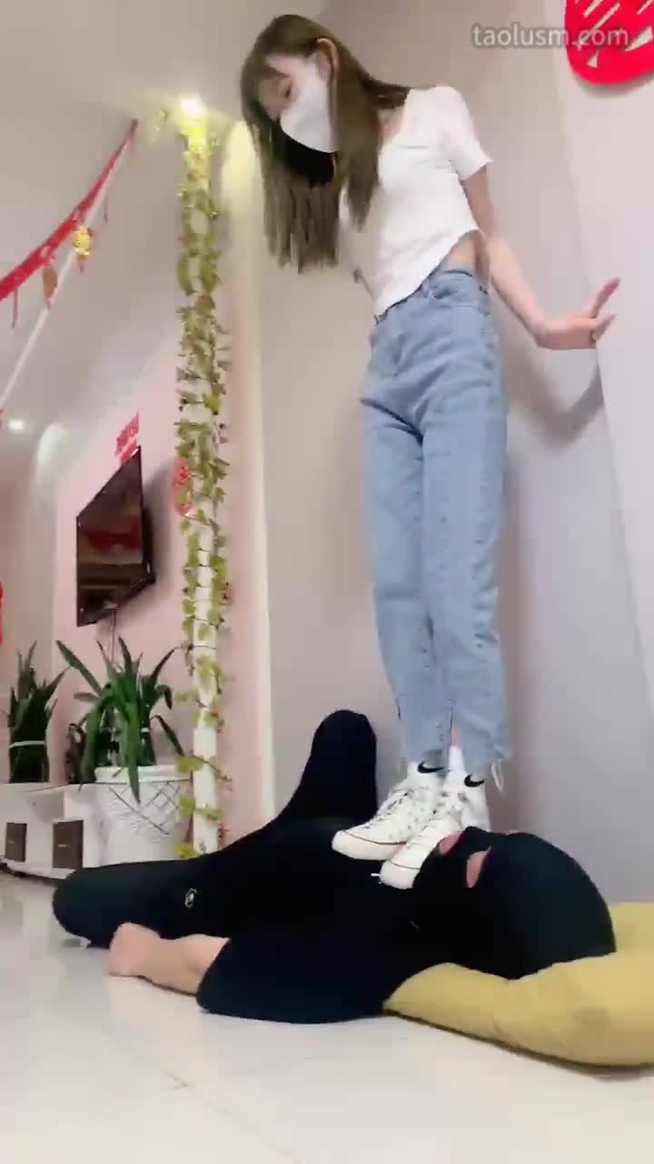 #精神小妹 #女主天地 #直播回放踩踏老奴