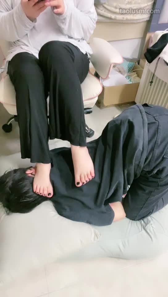 #小羊 #女主天地 #直播回放】裸足踩脚垫狂舔