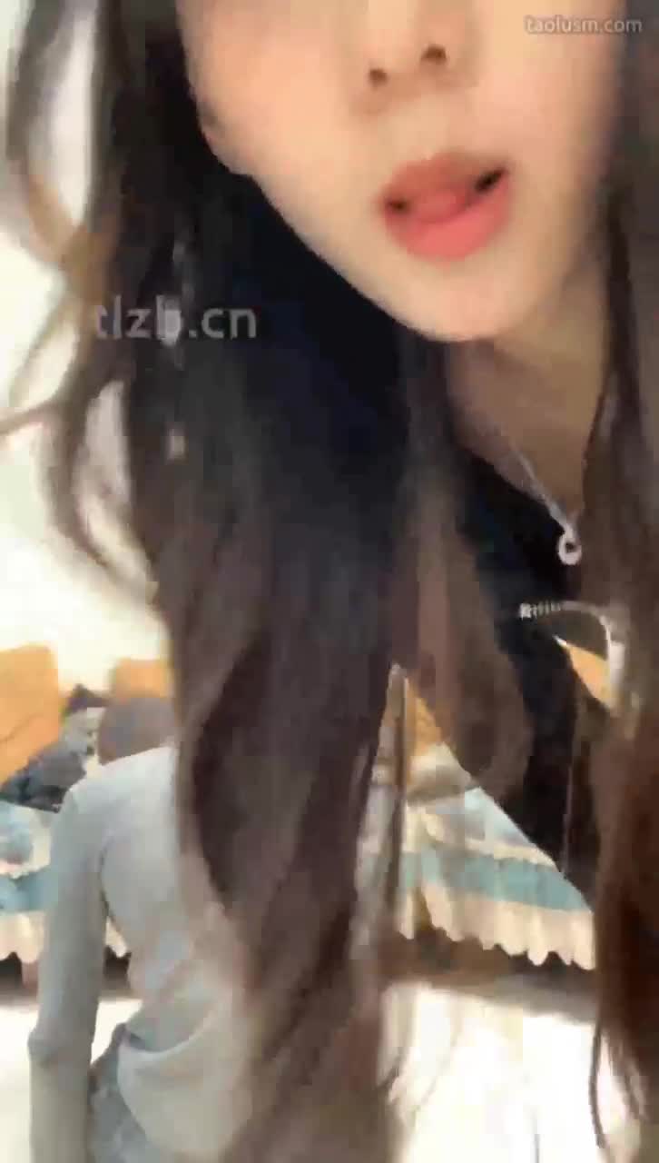 #精神小妹 #女主天地 #直播回放双S-艺校女神-极度暴力踢踹虐打