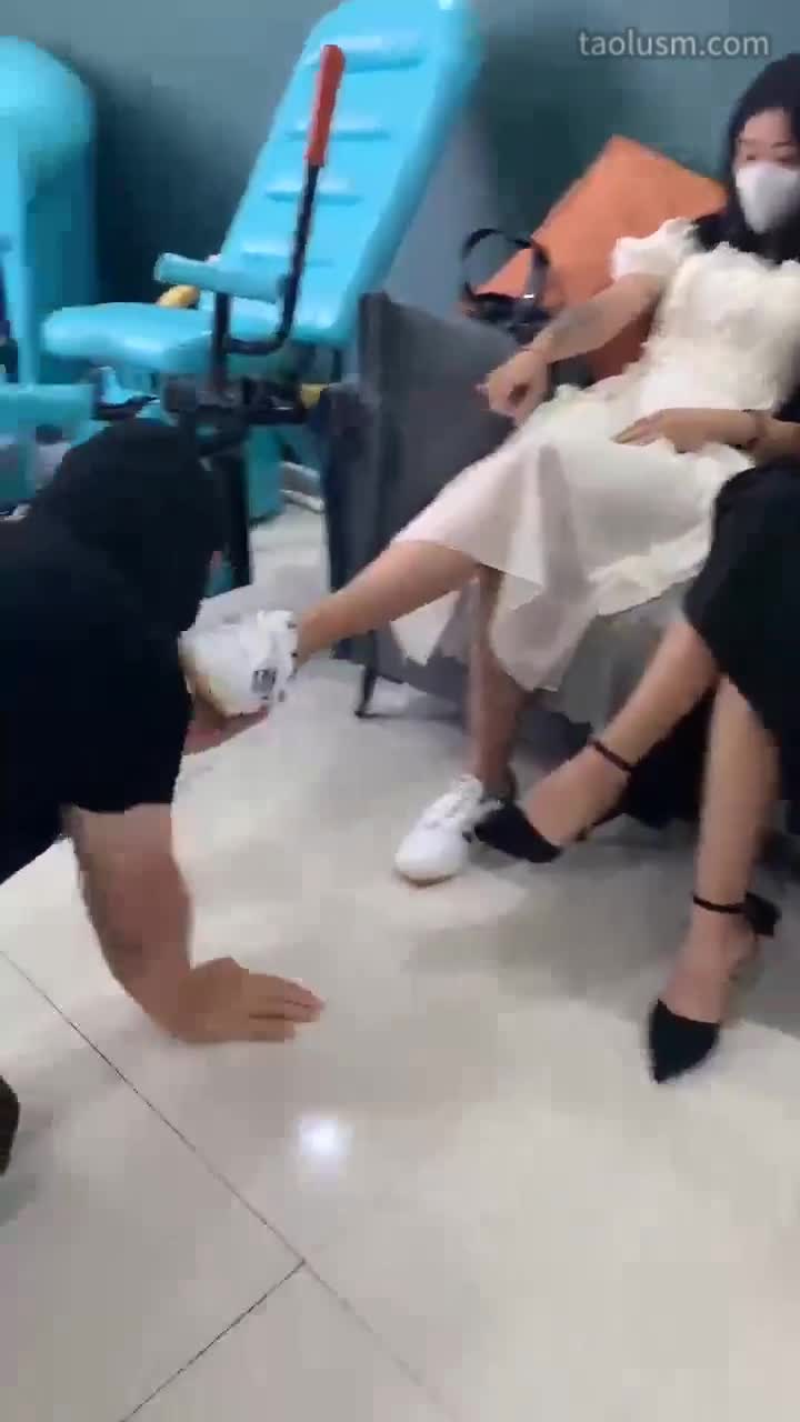 #精神小妹 #女主天地 #直播回放五个女王疯狂玩弄男奴
