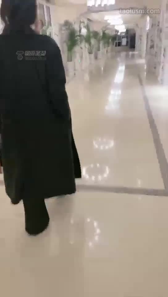 #歌迪丝 #套路直播 #玩物社交商场遛狗，跪行动物