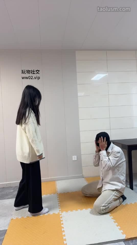 #精神小妹 #女主天地 #直播回放素人学生主-小白鞋重度踢踹跳踩