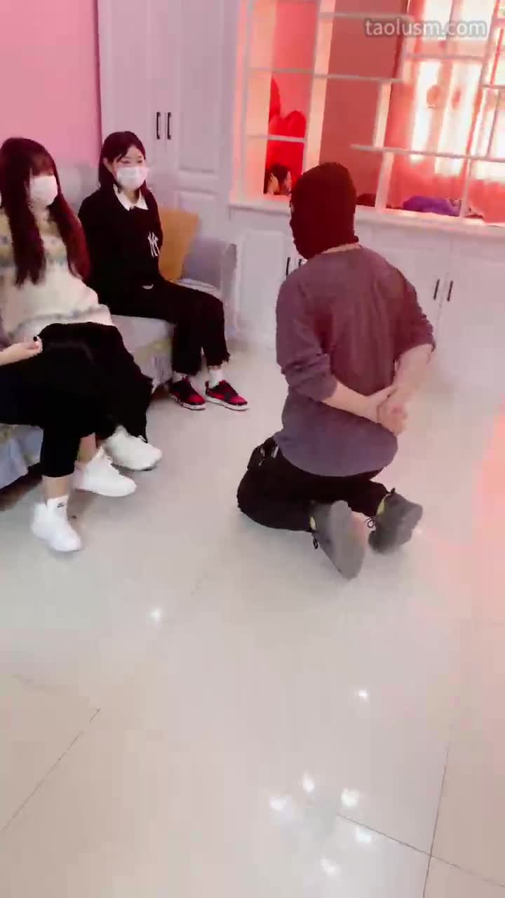 #精神小妹 #女主天地 #直播回放教多名素人学生主玩sm