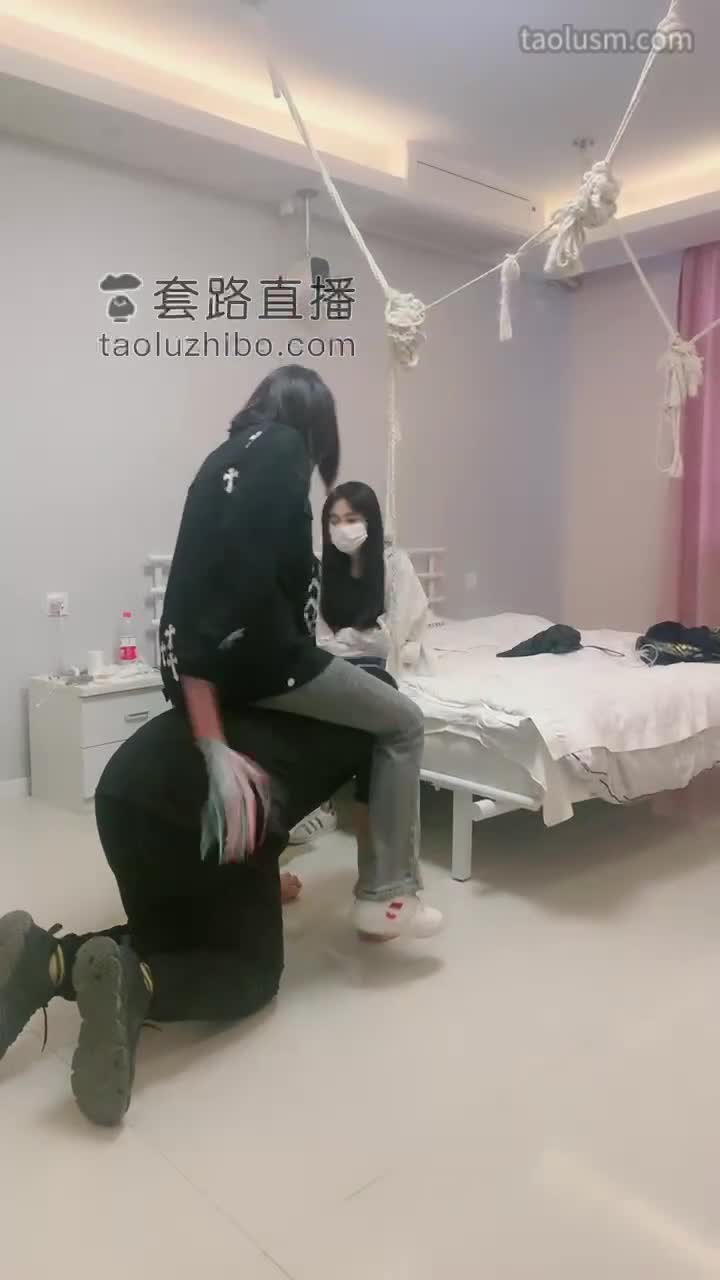 #精神小妹 #女主天地 #直播回放诺诺带两素人妹妹小白鞋tj