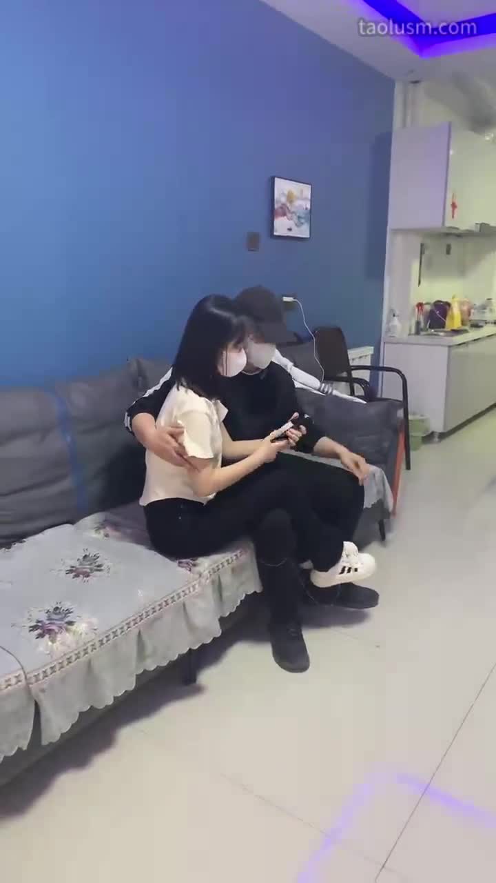 #精神小妹 #女主天地 #直播回放首播素人情侣主-小白鞋棉袜-舔脏鞋闻棉袜