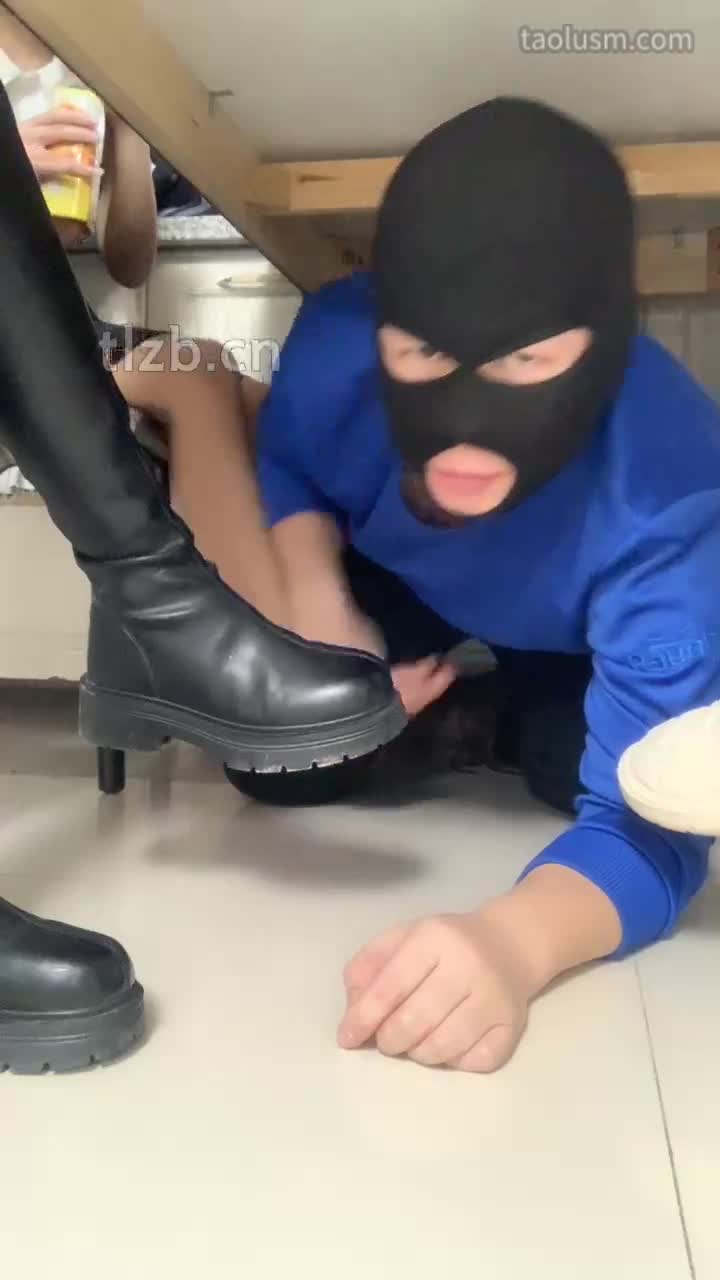 #精神小妹 #女主天地 #直播回放双S-素人学生主-桌底视角调
